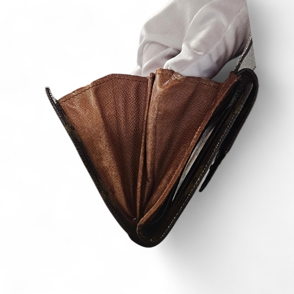 Louis Vuitton Vintage Elise Double Snap Wallet in Monogram Canvas From 1990 - Picture 13 of 16